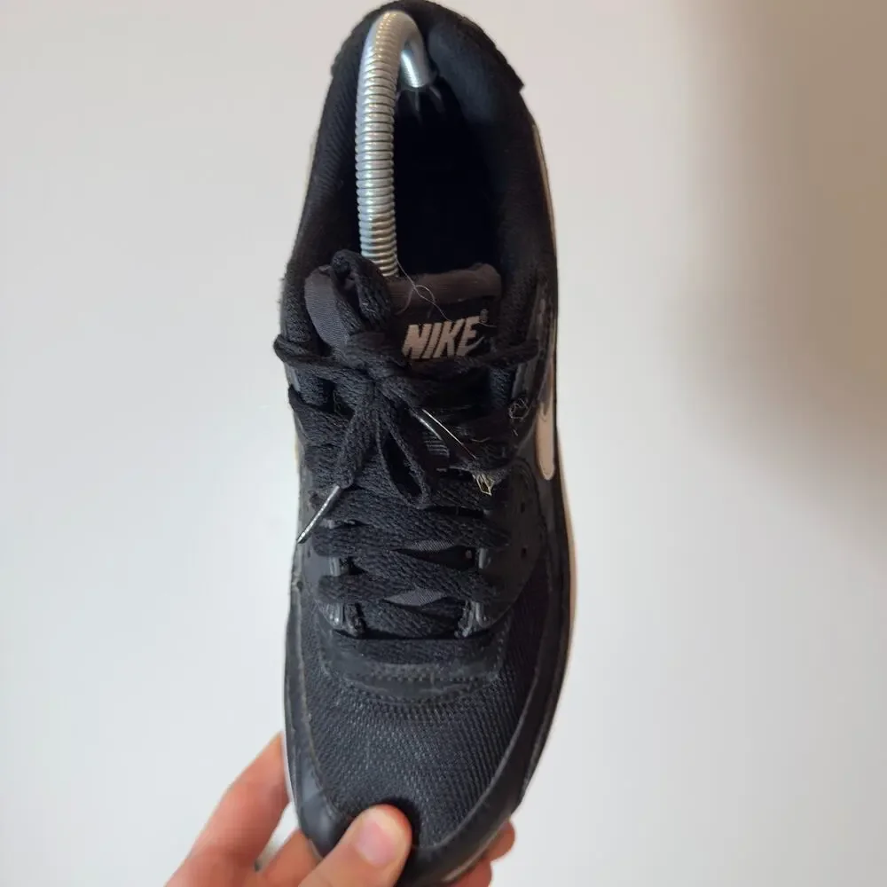 Nike Air Max 90 Womens Size 9 White Black Air Bubble Casual Comfort Sneakers